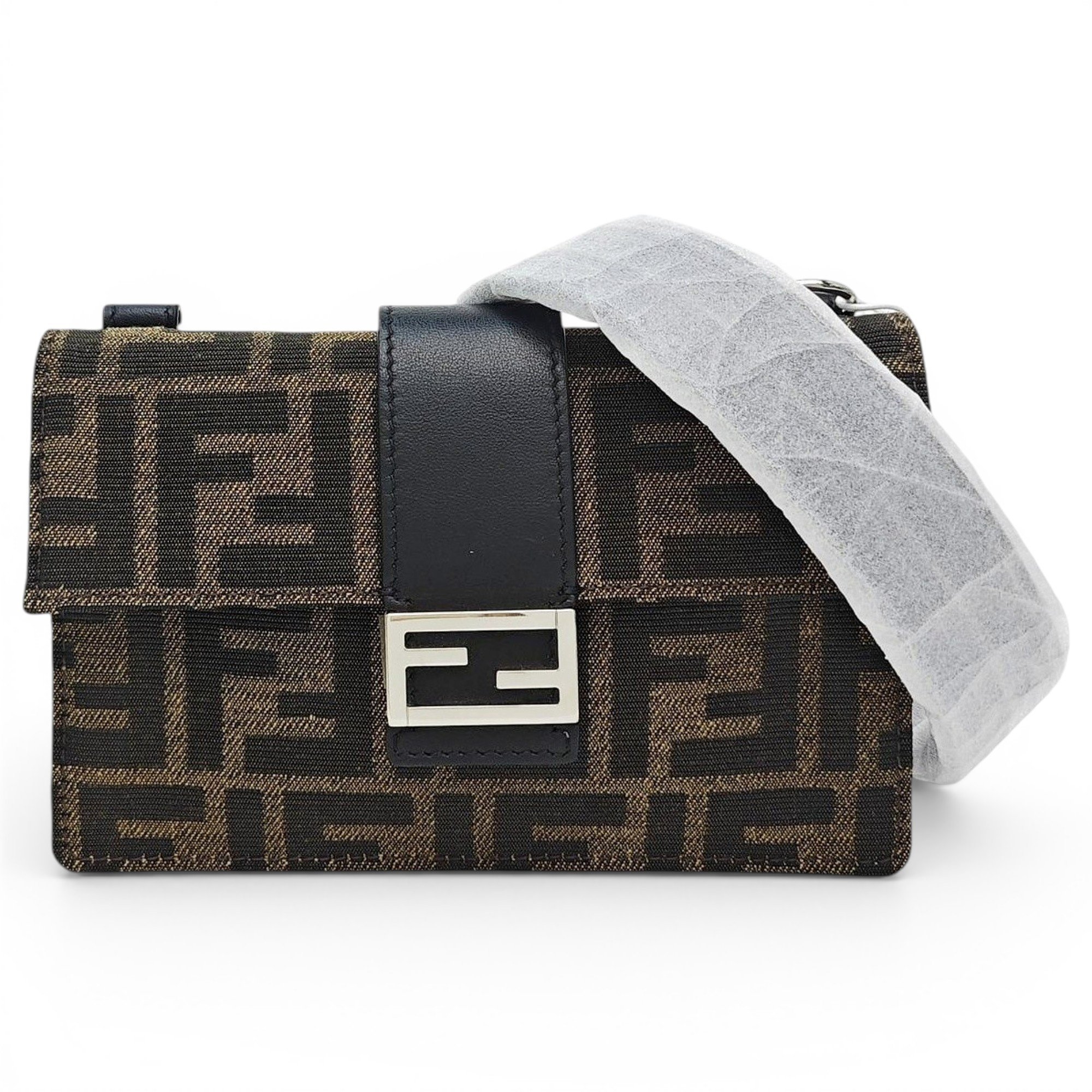 Baguette cloth handbag
