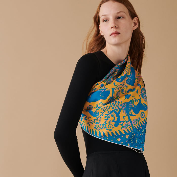 Sous Le Charme d'Orphee Double Face Scarf 90