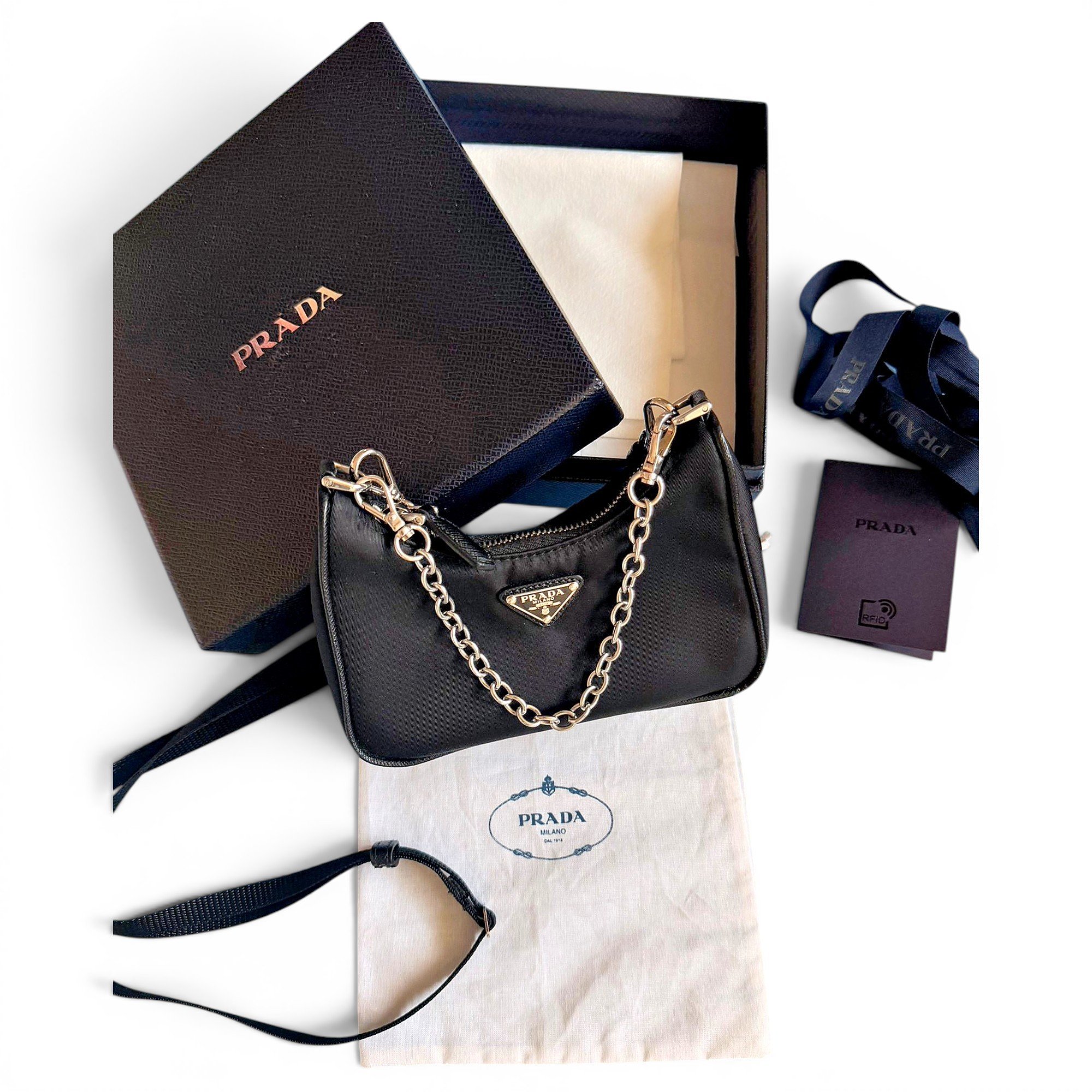 Re-edition leather crossbody bag