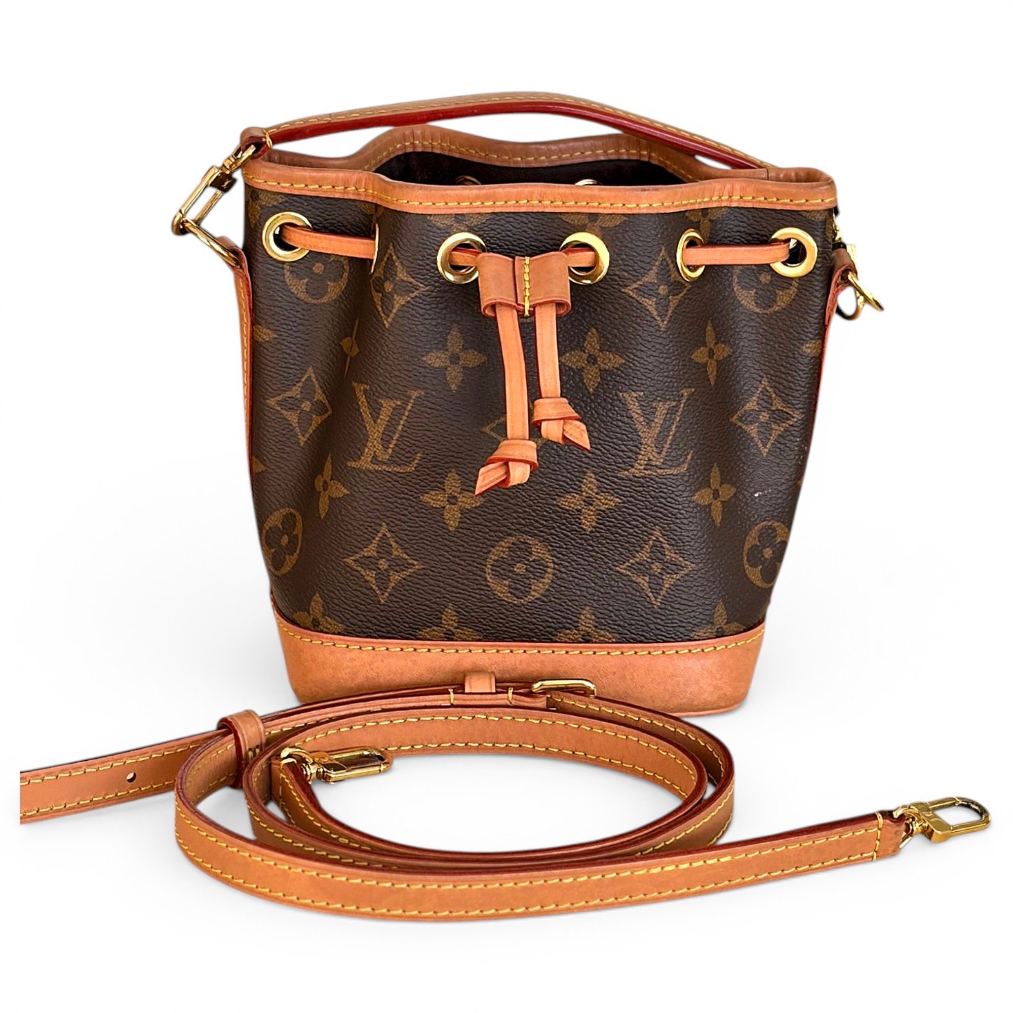 Nano Noé leather handbag