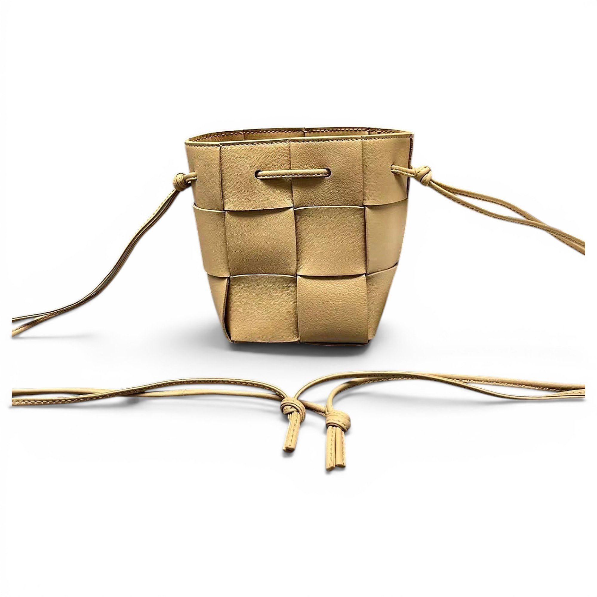 Cassette Bucket leather handbag