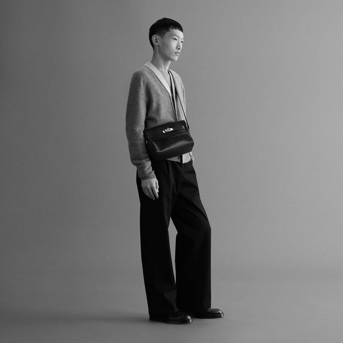 Noir Kelly Messenger Bag