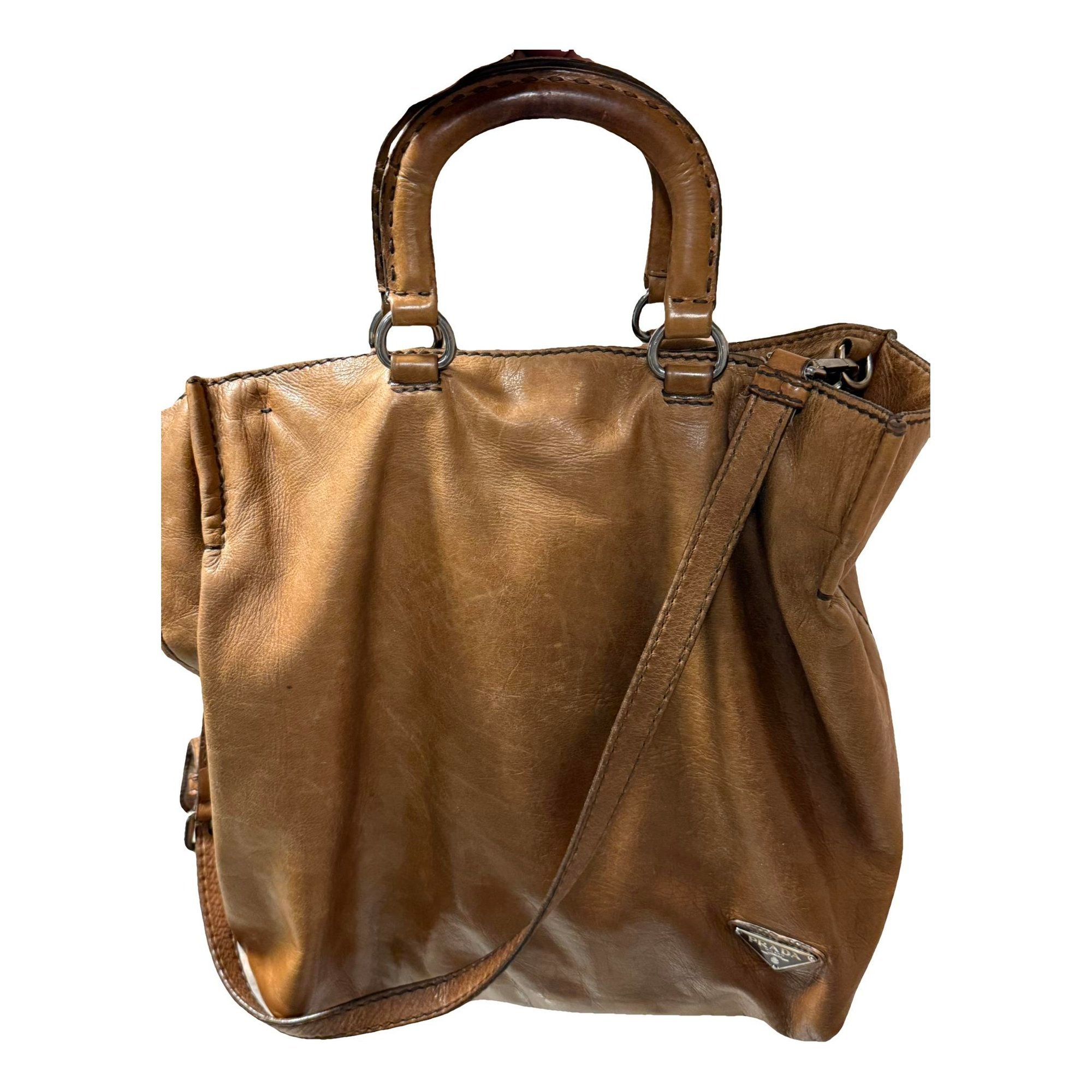 Monochrome leather handbag