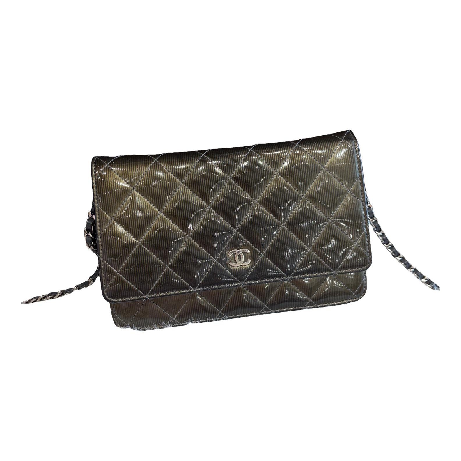 Wallet On Chain Timeless/Classique patent leather crossbody bag