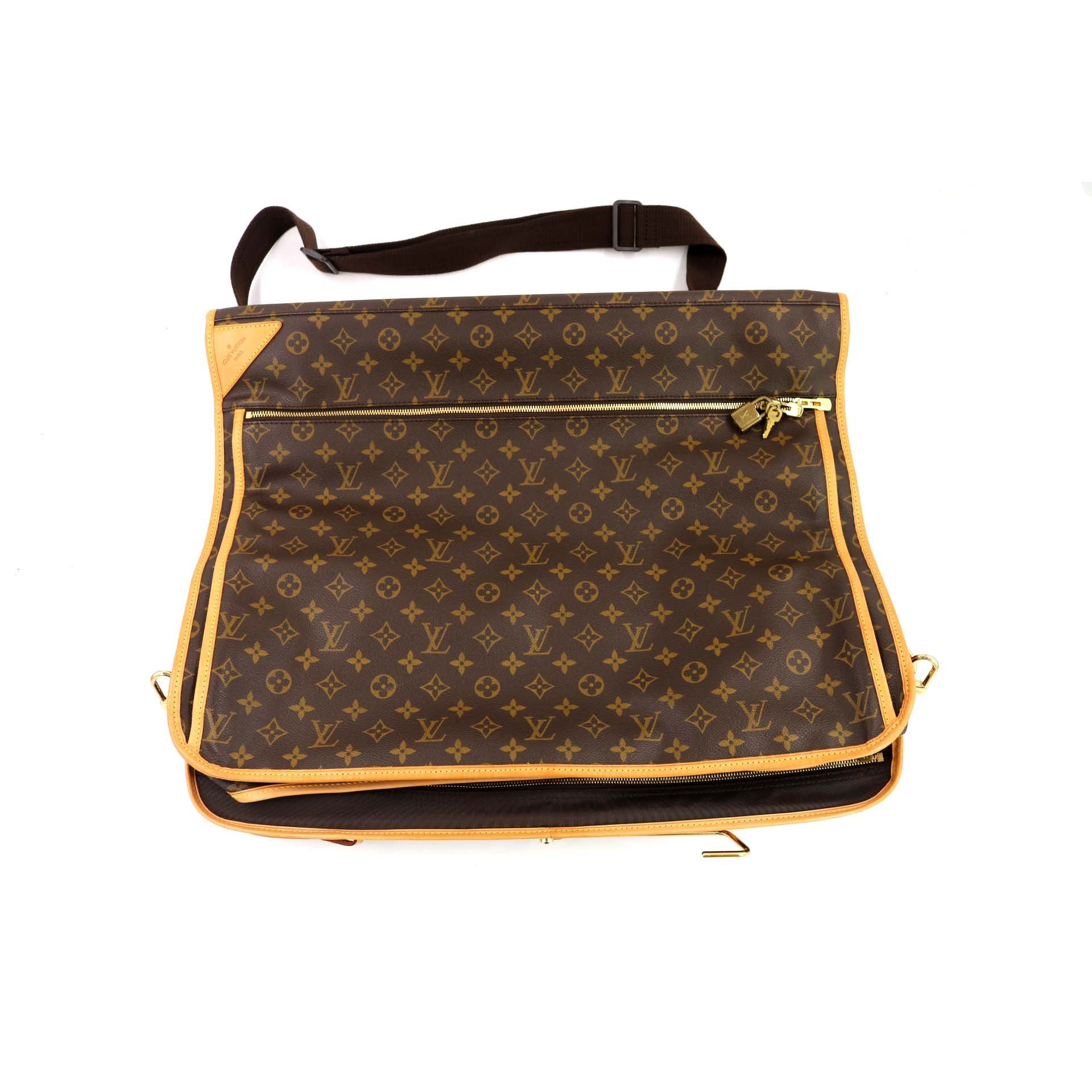 Garment leather travel bag
