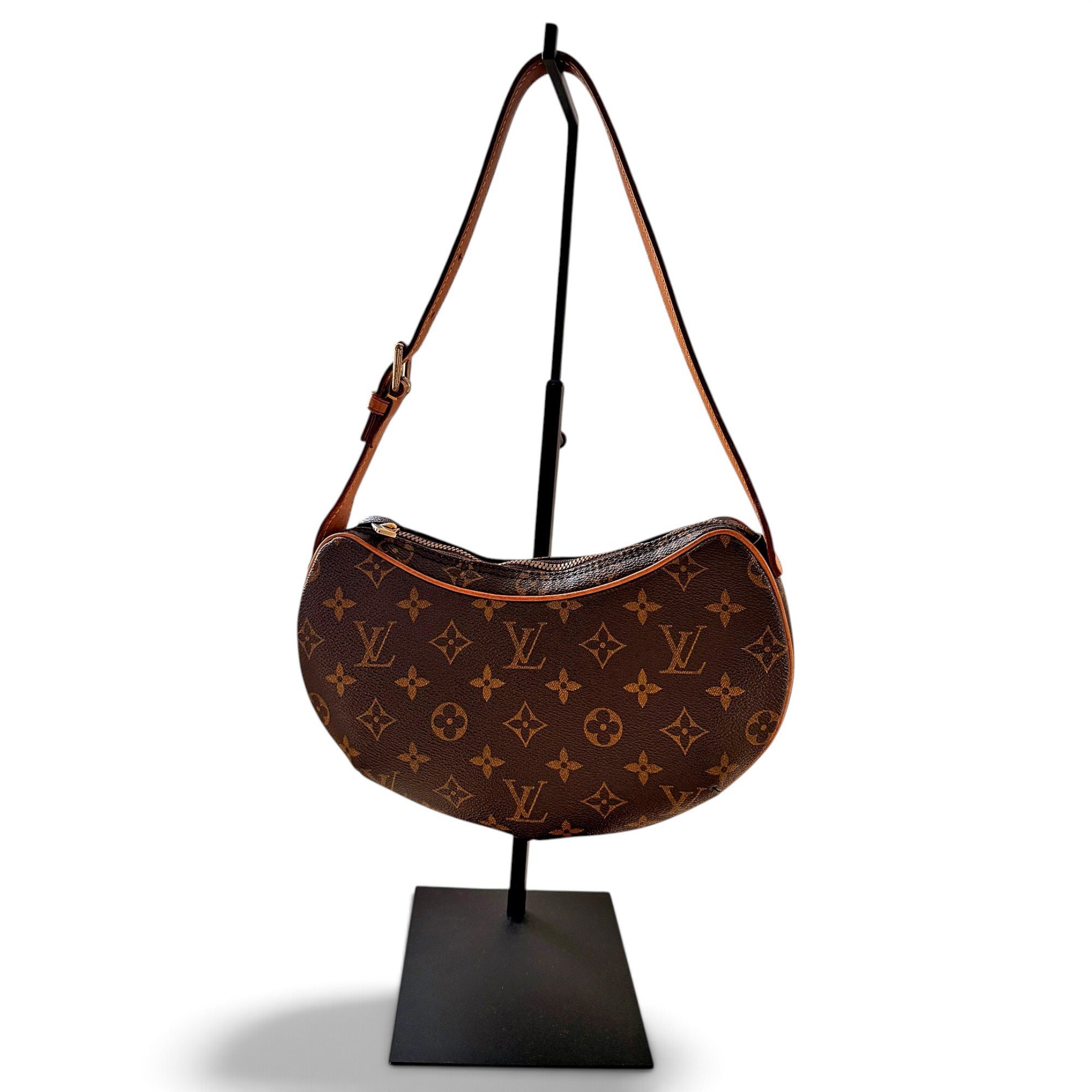 Croissant leather handbag