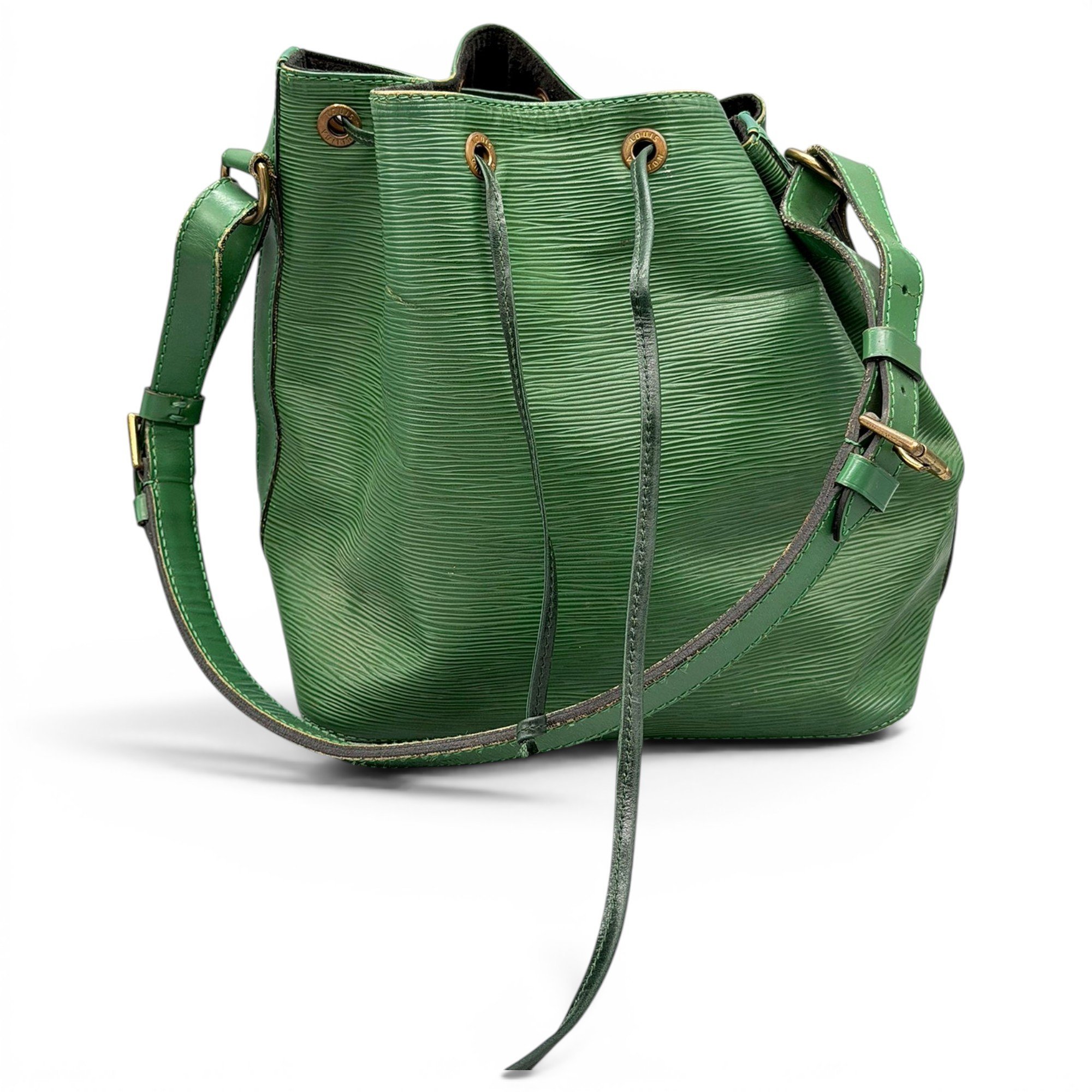 Louis Vuitton Noé patent leather handbag
