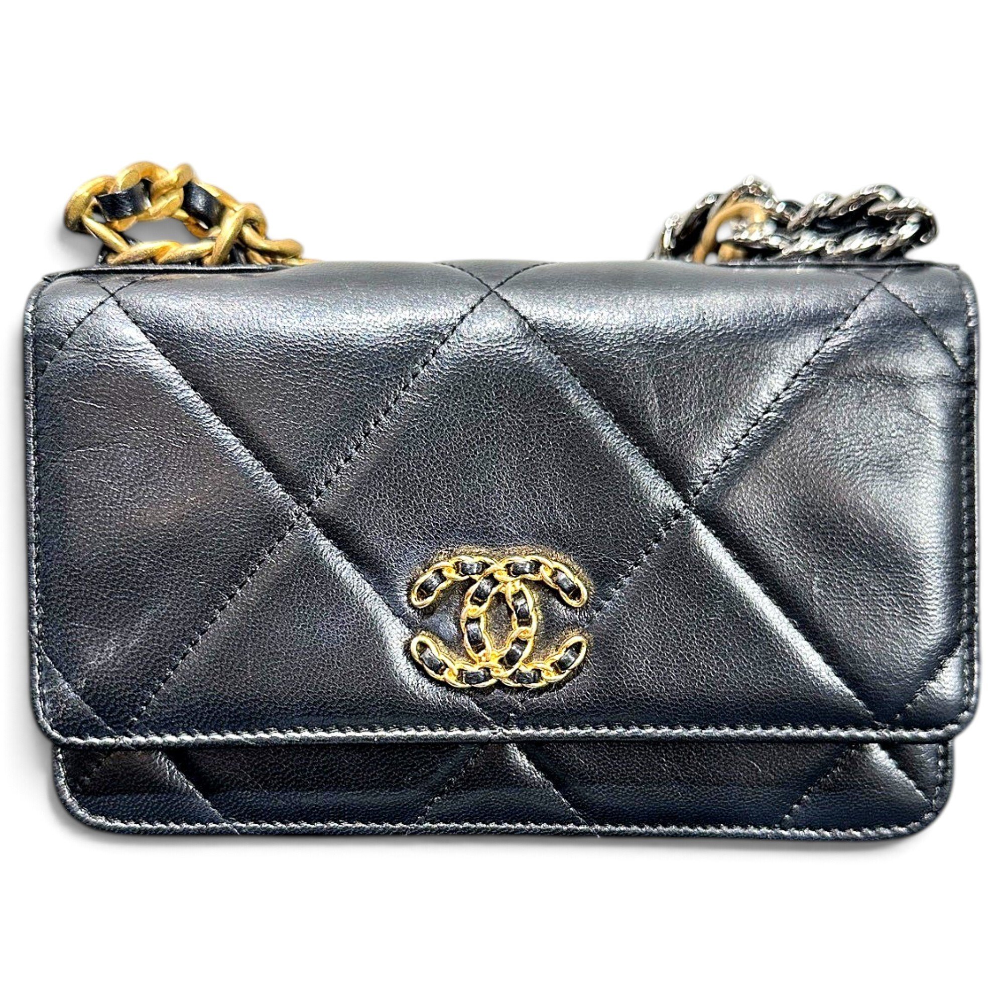 Chanel 19 leather handbag