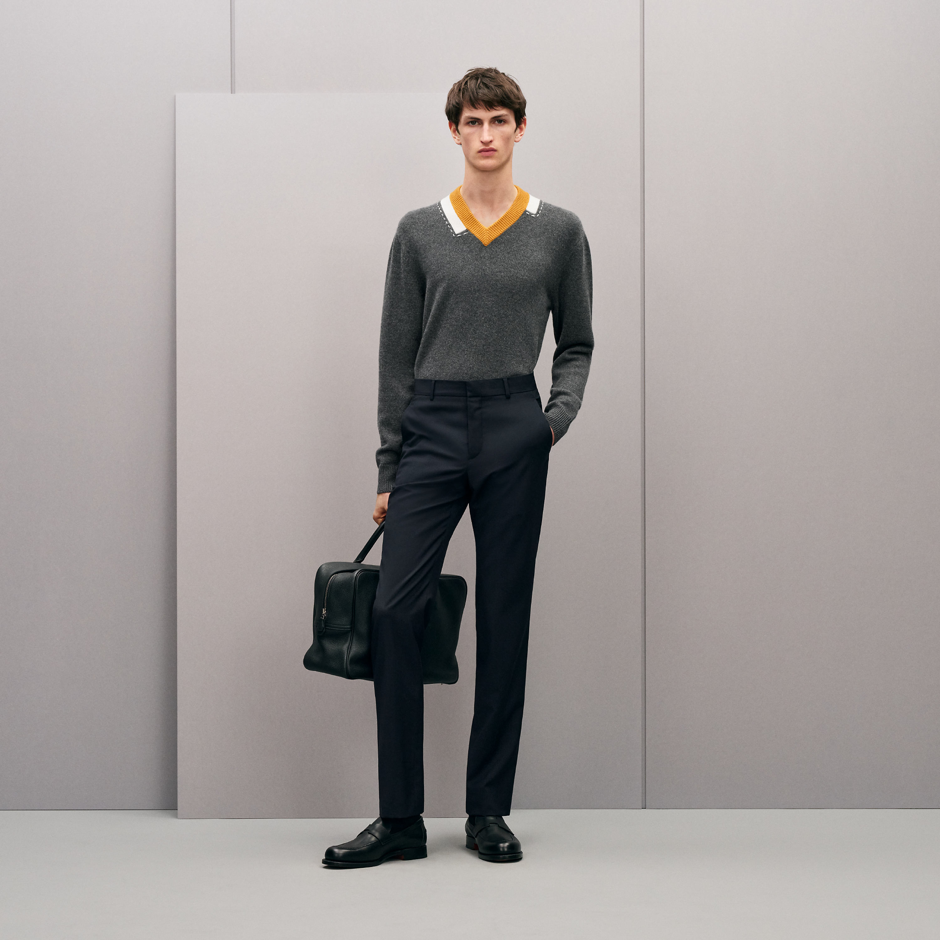 "Decoupe sellier" V-neck cashmere sweater
