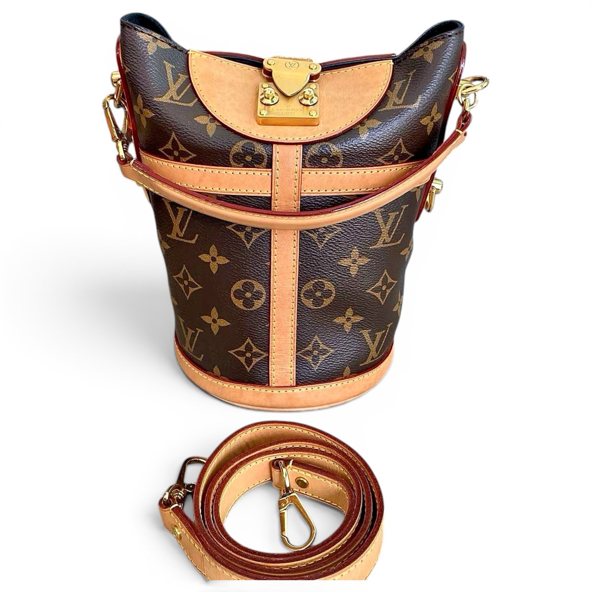 Duffle leather handbag