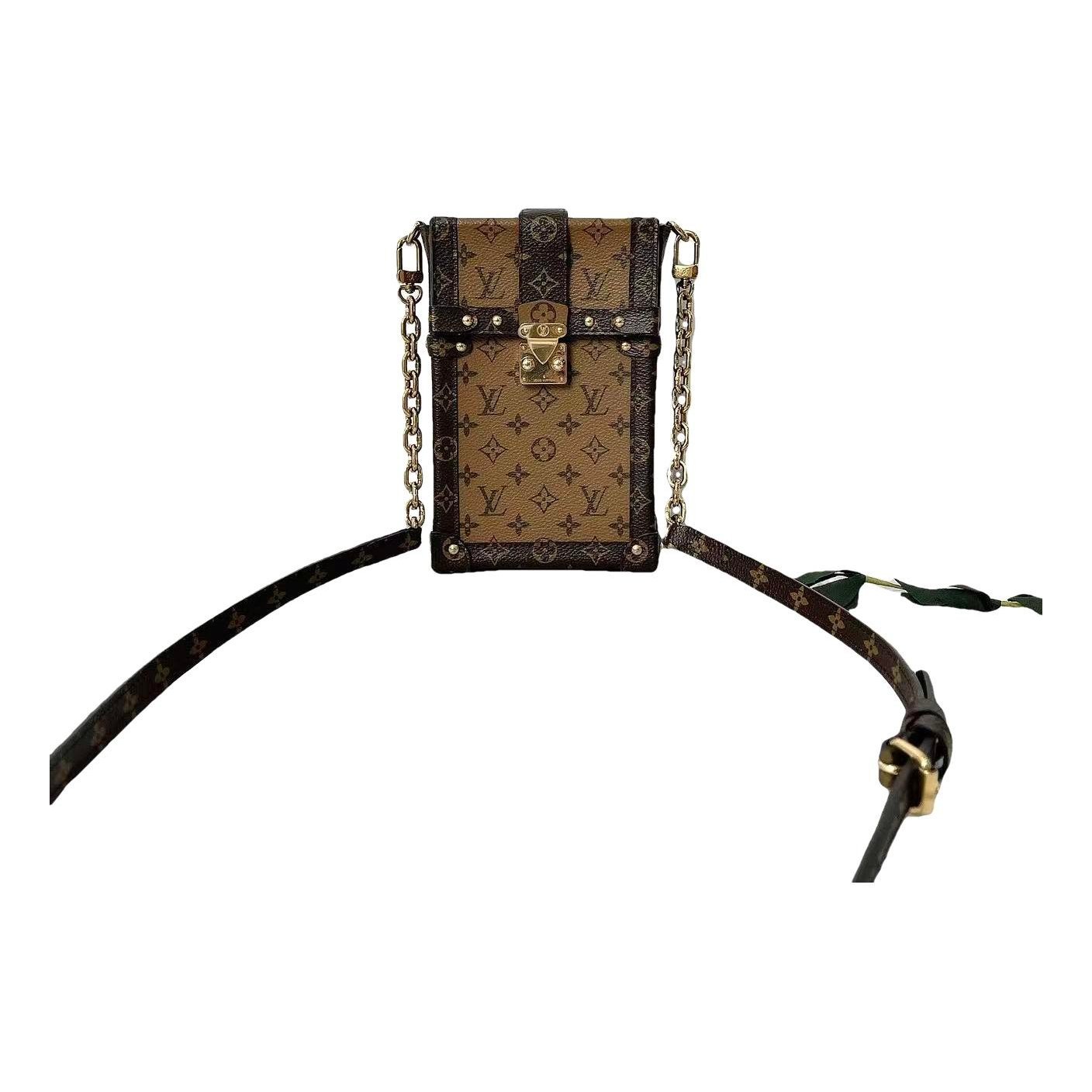 Pochette Trunk Verticale leather handbag