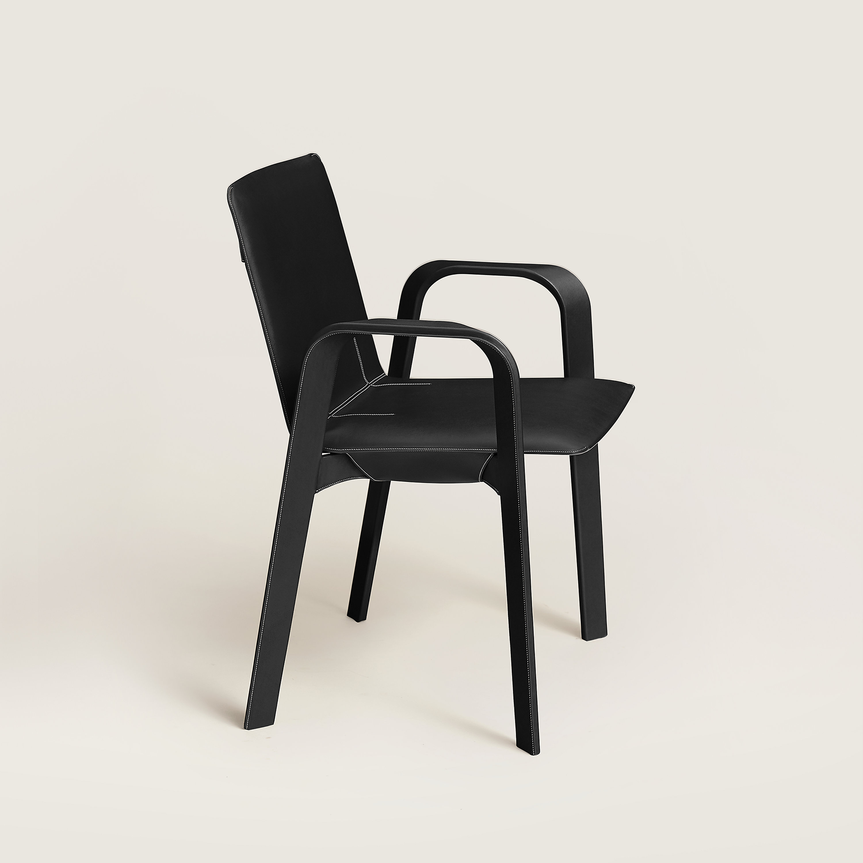 Sellier chair with armrests
