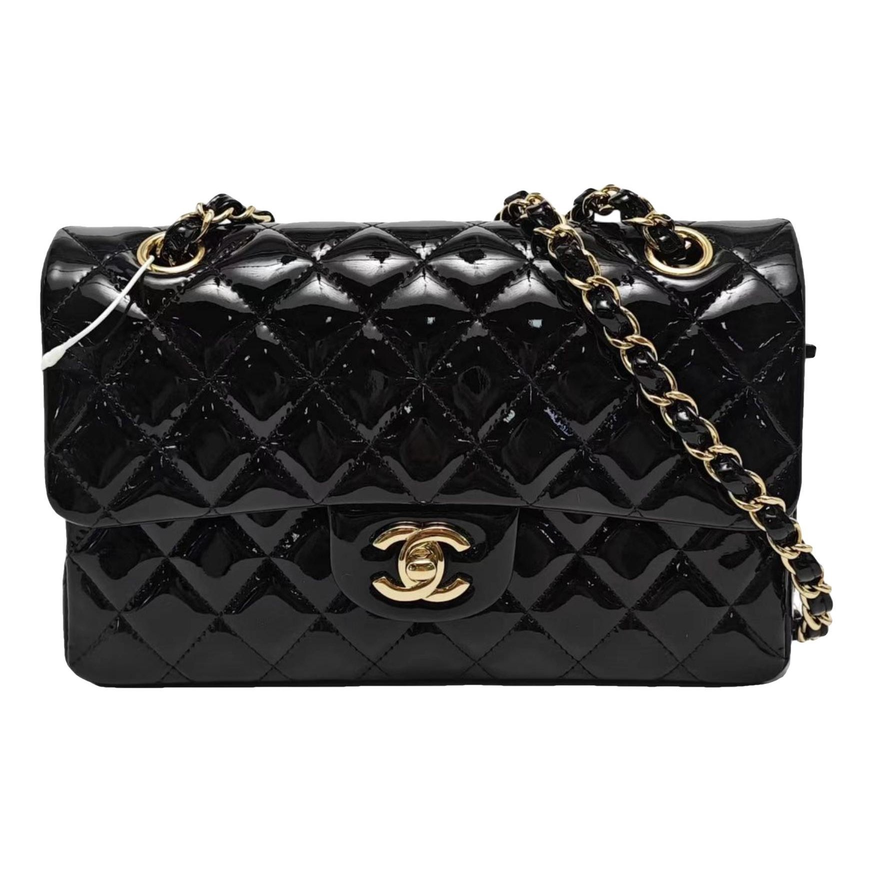 Timeless/Classique patent leather crossbody bag