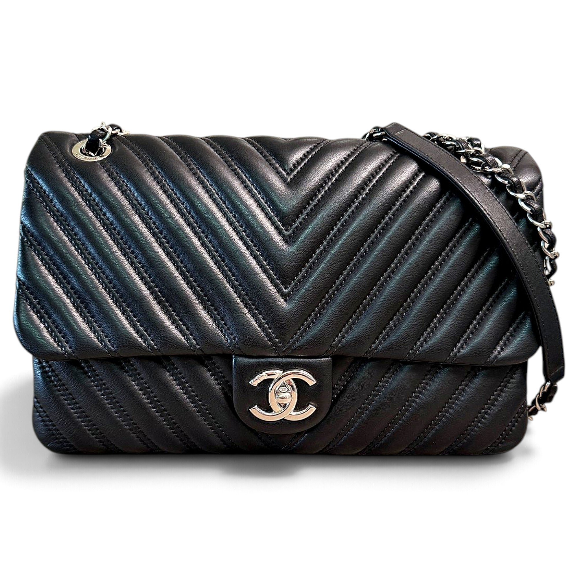 Chanel Timeless/Classique leather crossbody bag
