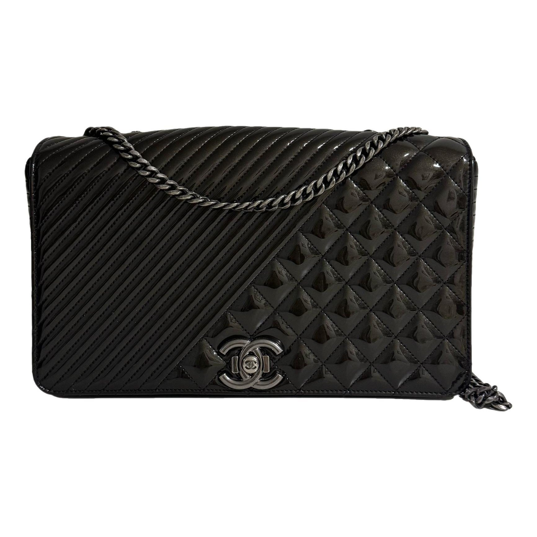 Timeless/Classique patent leather handbag