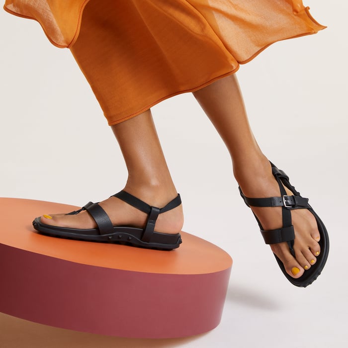 Noir Inboard Sandal