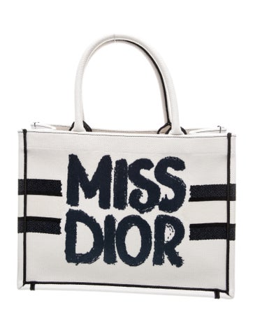 Canvas Miss Dior Graffiti Book Medium 2024