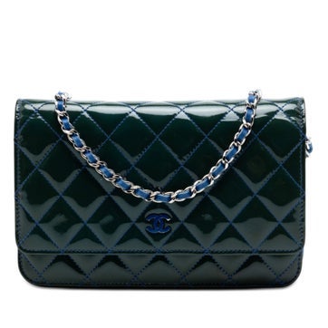 CC Quilted Patent Wallet On Chain