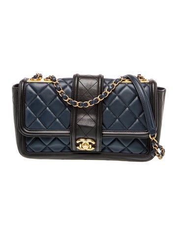Medium Elegant Flap Bag