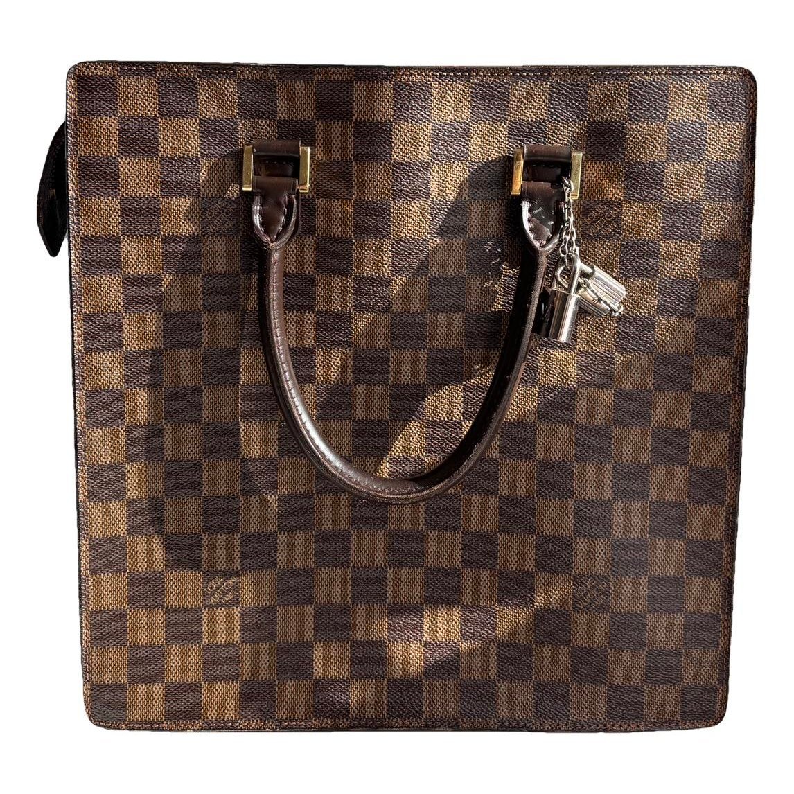 Plat leather handbag