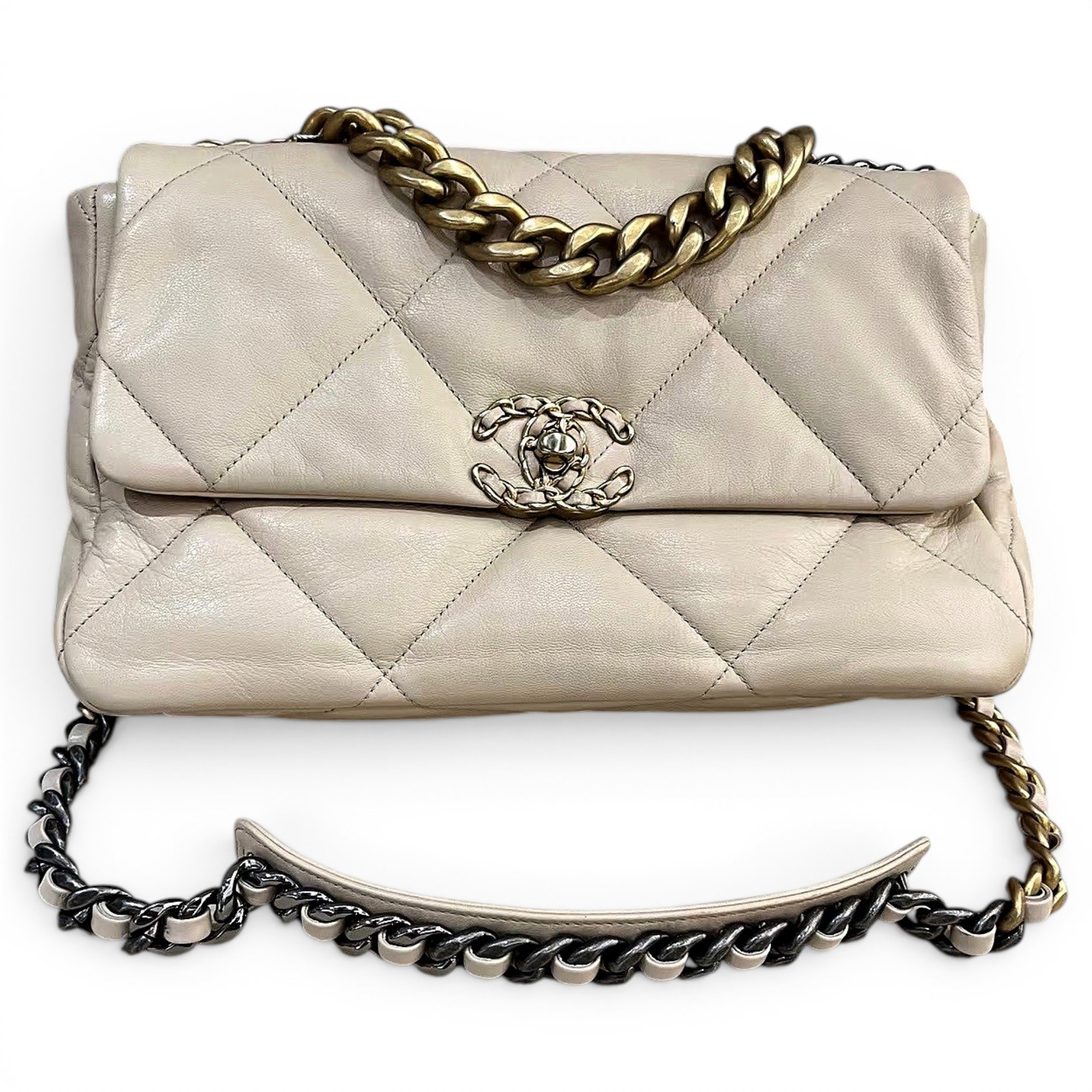 Chanel 19 leather handbag