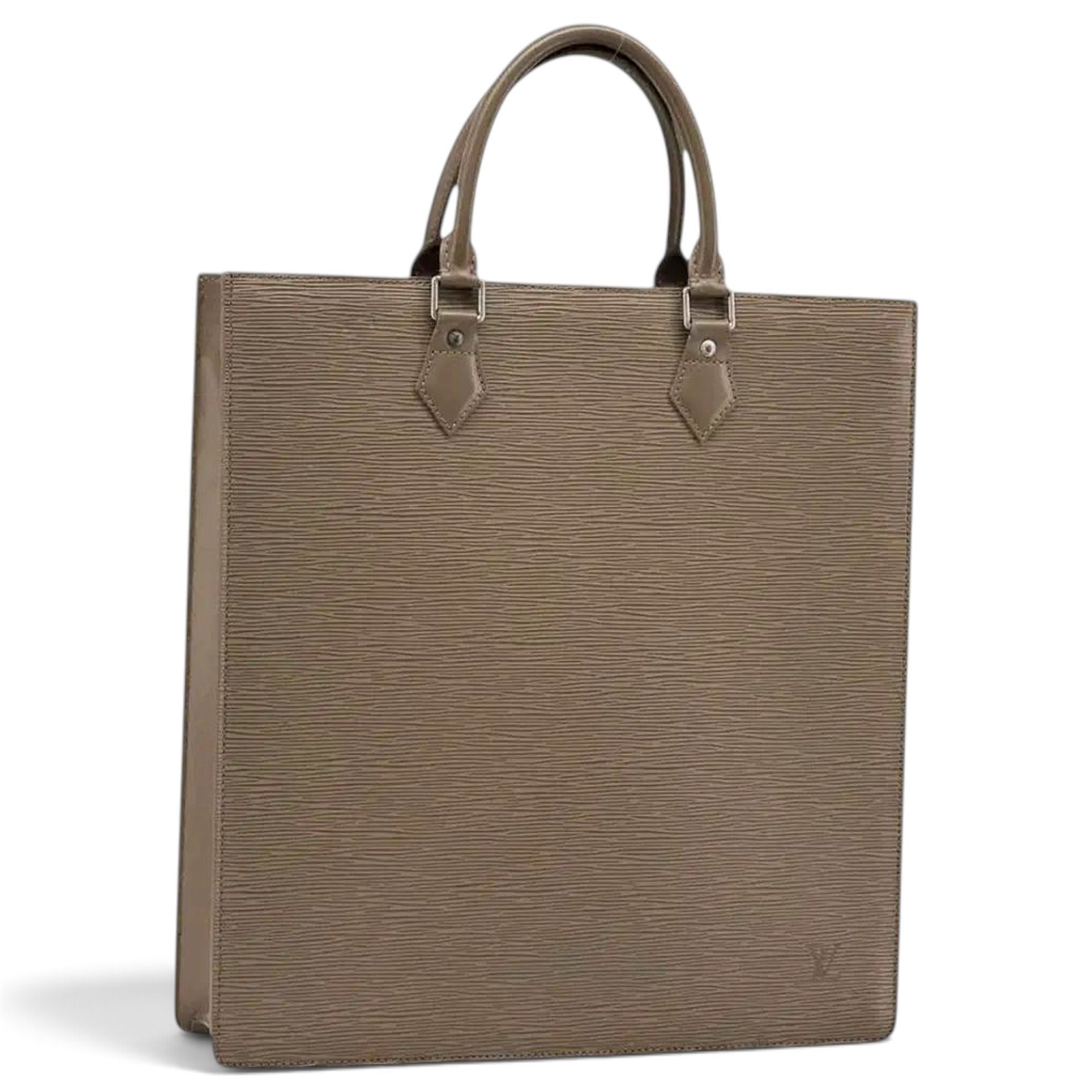 Plat leather handbag