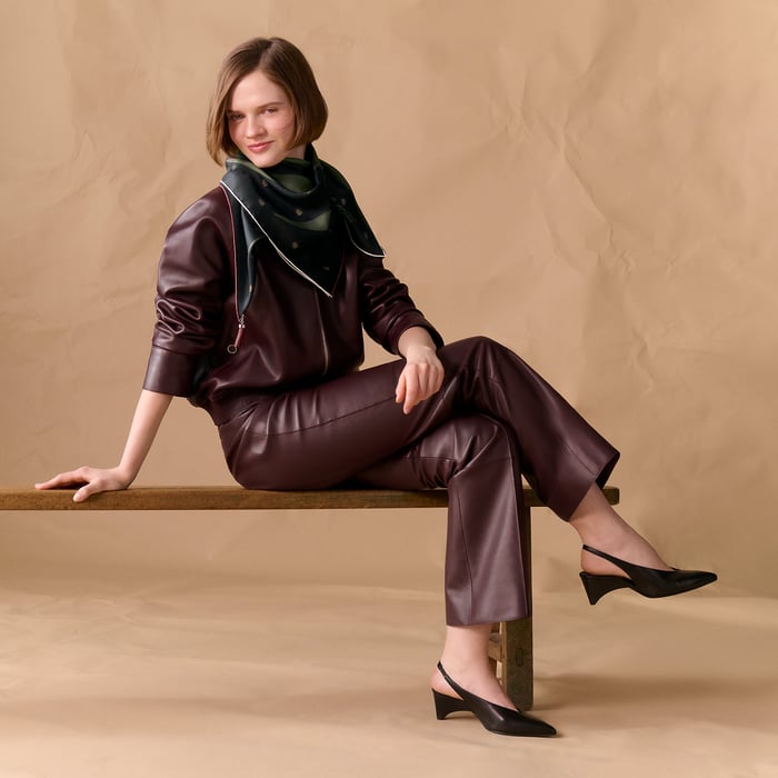 Bouquet Final Leather Tassel Scarf 90