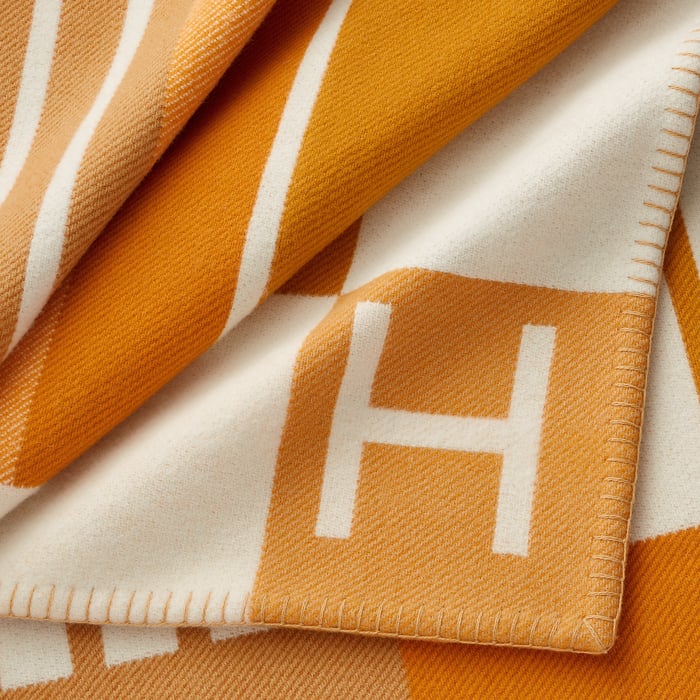 Miel Avalon Vibration Throw Blanket