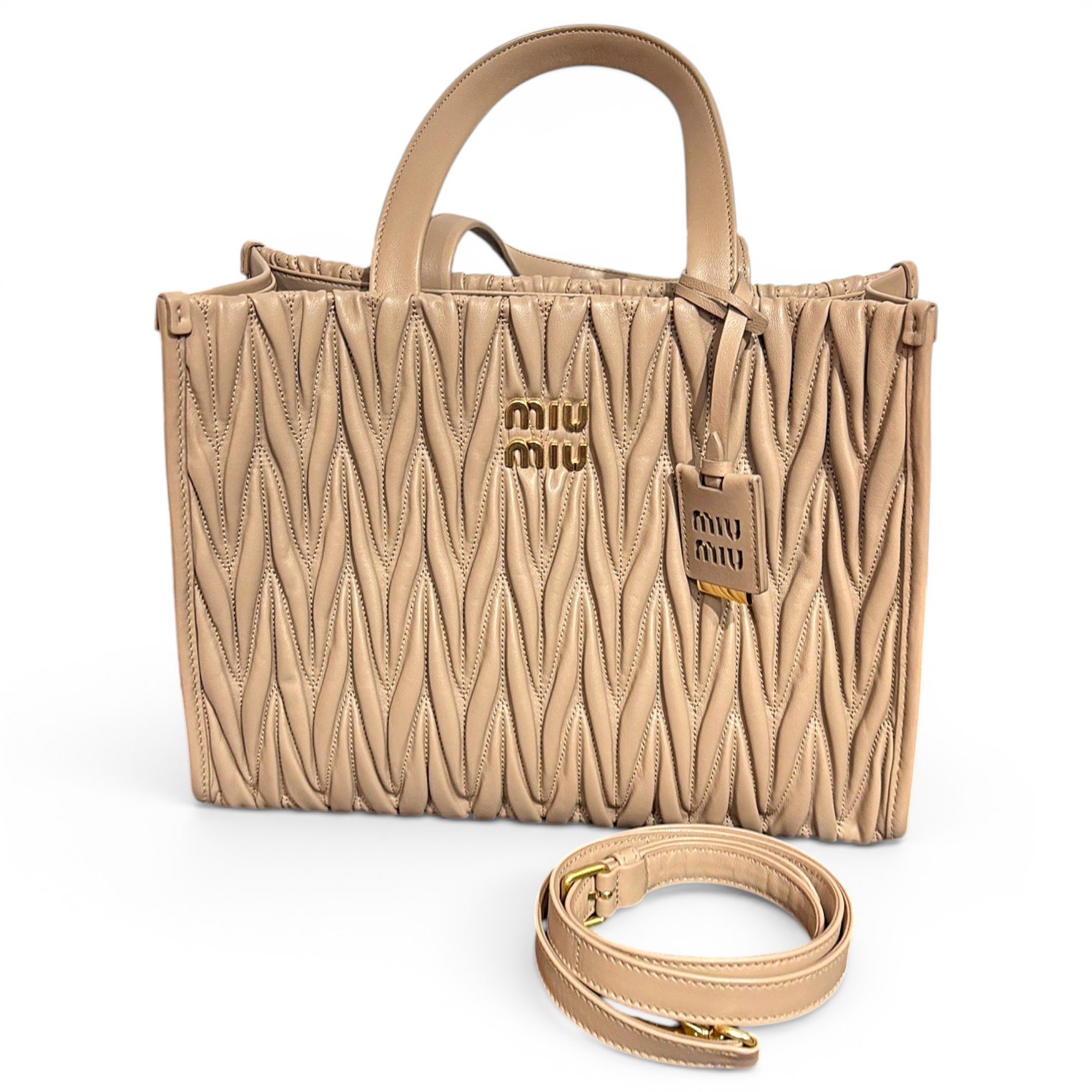 Matelassé leather handbag
