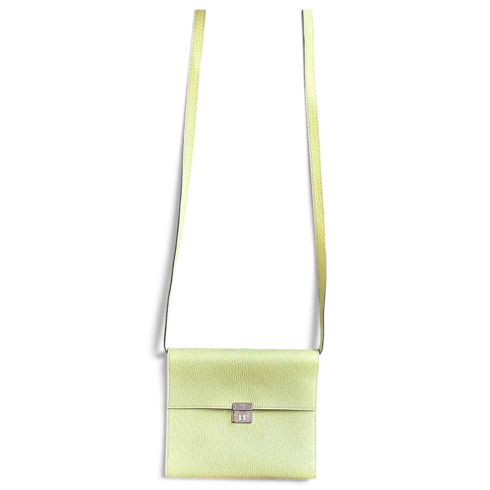 Clic 16 leather crossbody bag