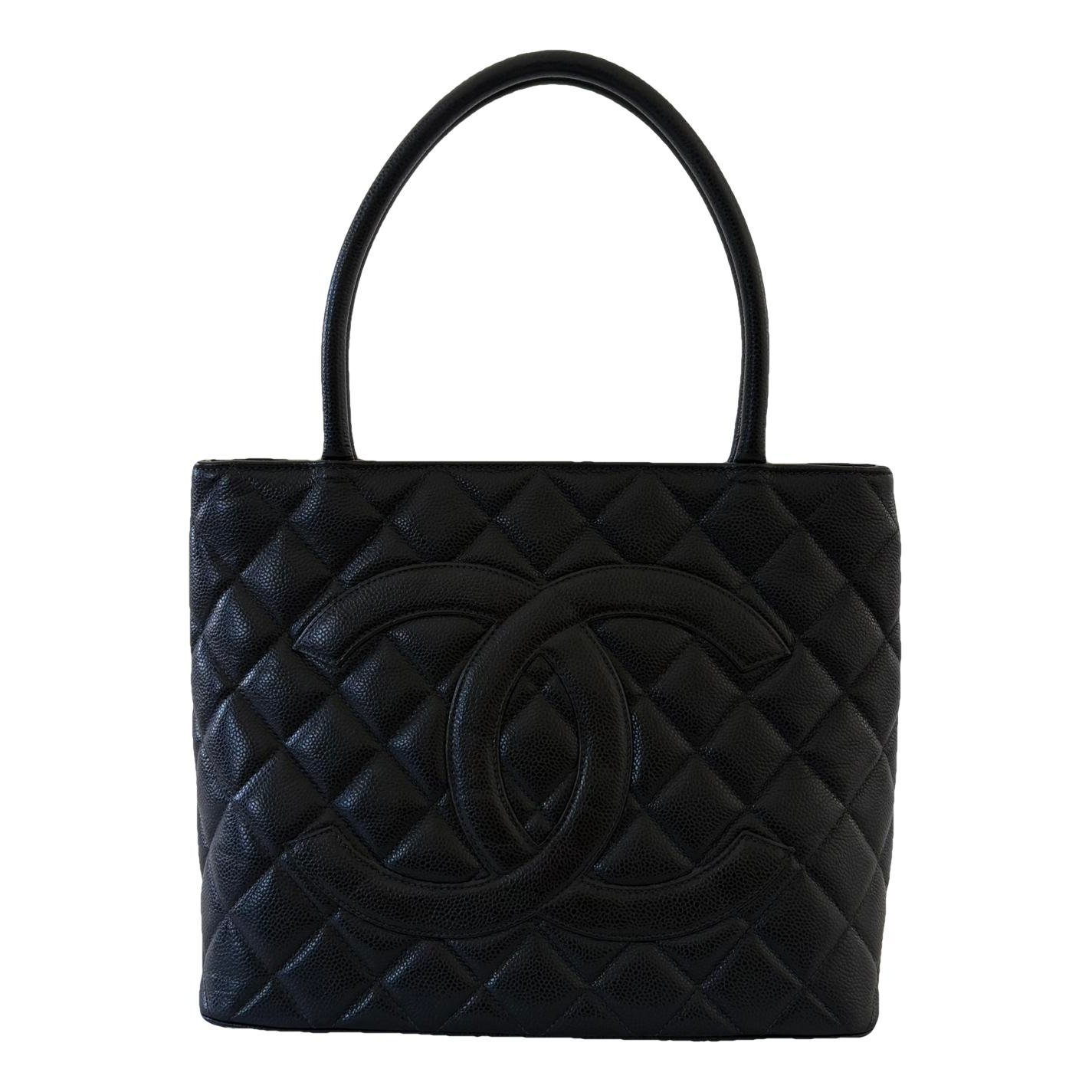 Médaillon leather handbag