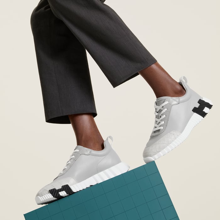 Bouncing Sneaker