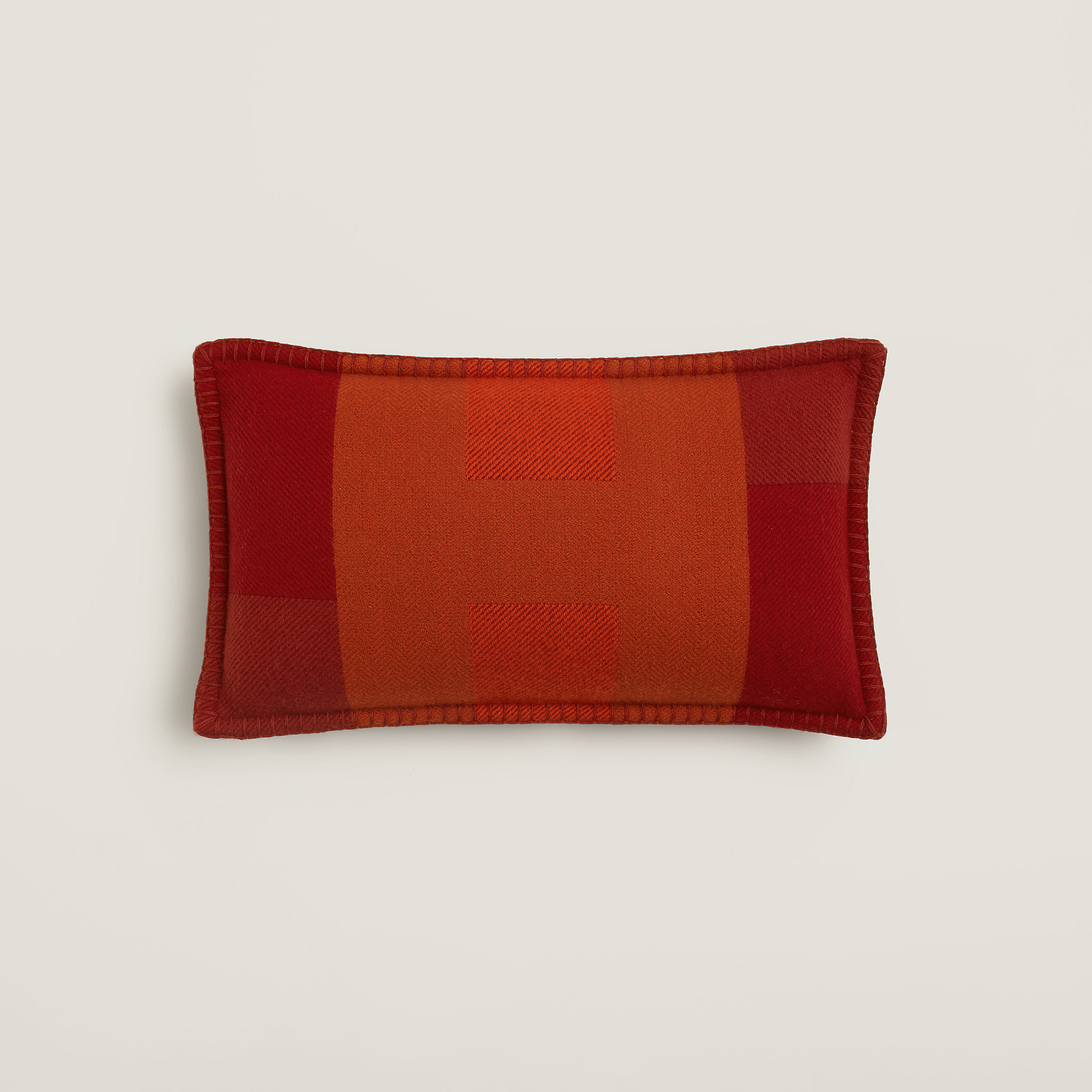 H Horizon pillow, small model