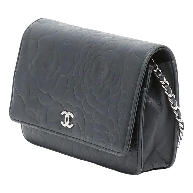 Wallet On Chain leather crossbody bag