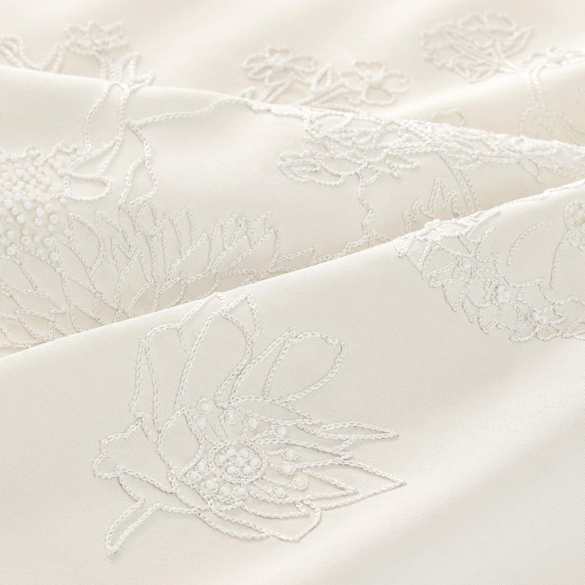 Ivoire Robe Legere Embroidered Giant Triangle