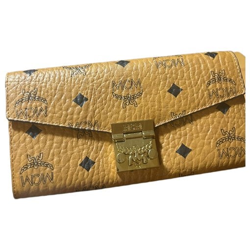 Vegan leather clutch bag