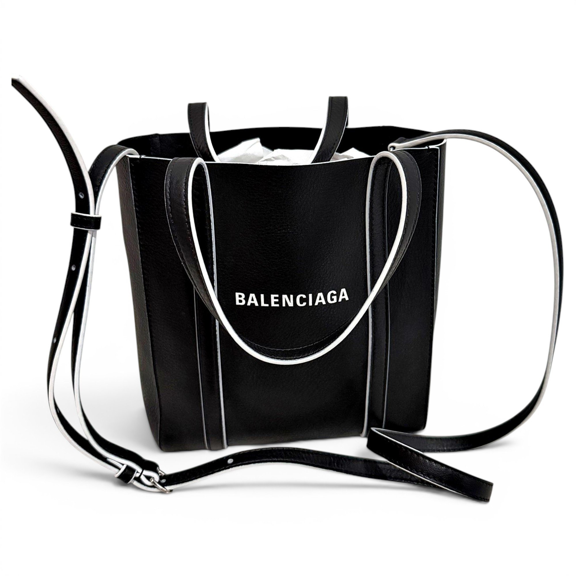 Everyday leather handbag