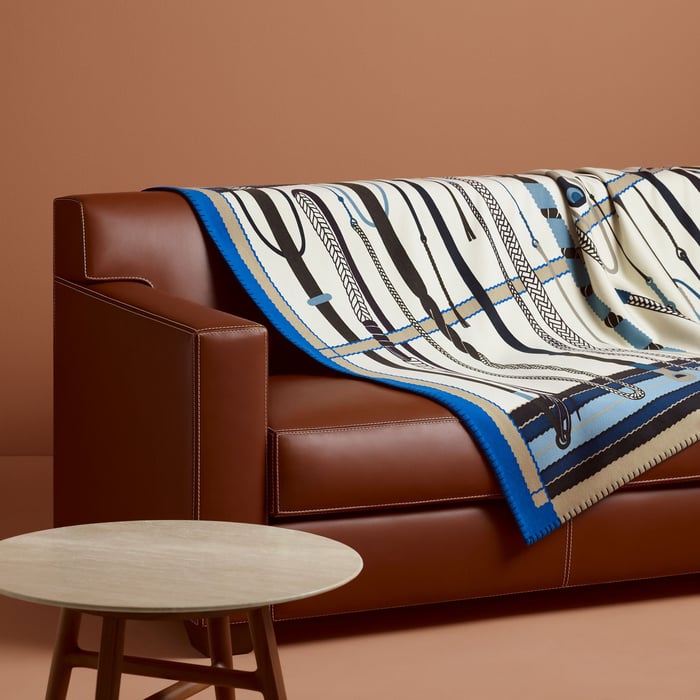 Ambre Fouets Et Tartan Blanket