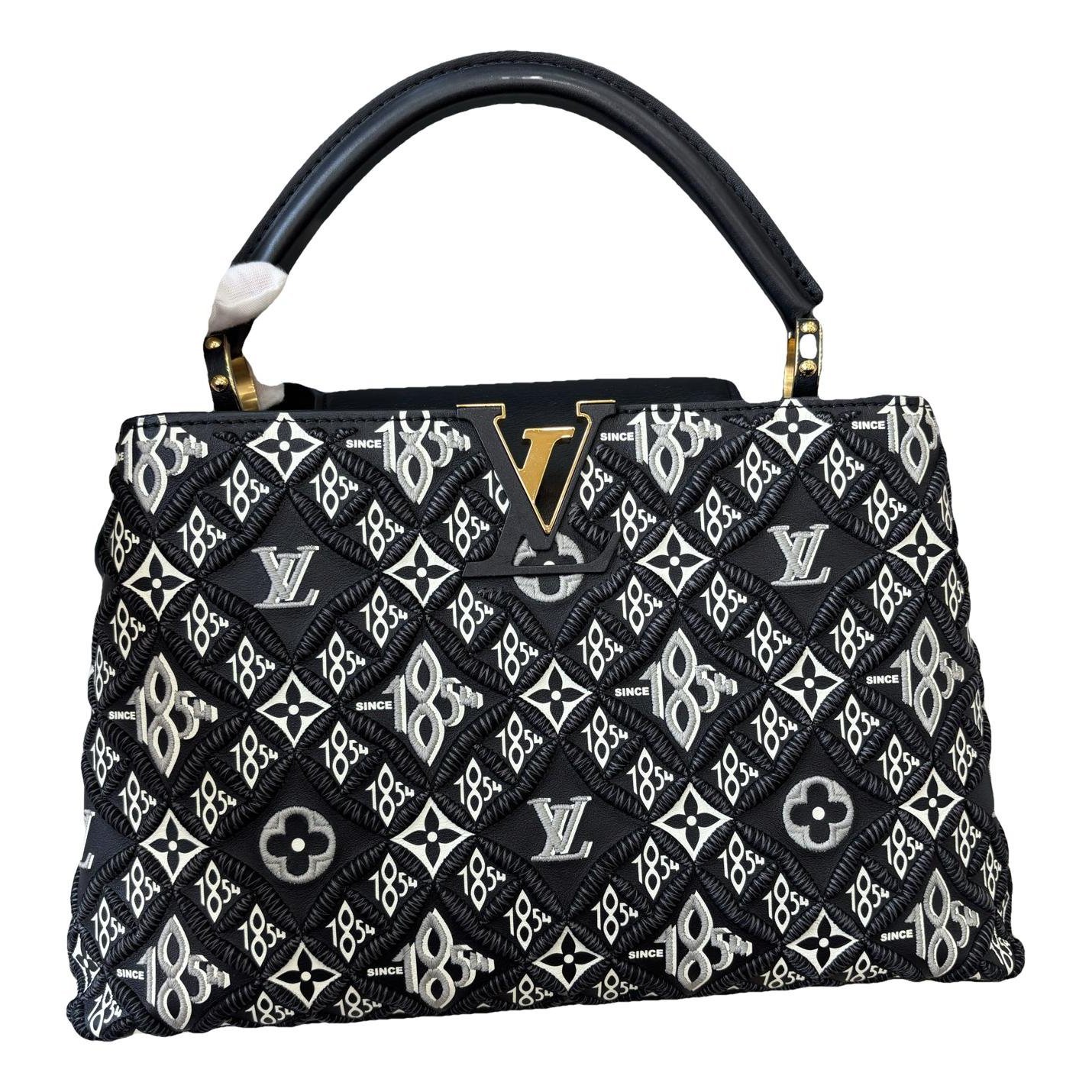 Capucines leather handbag