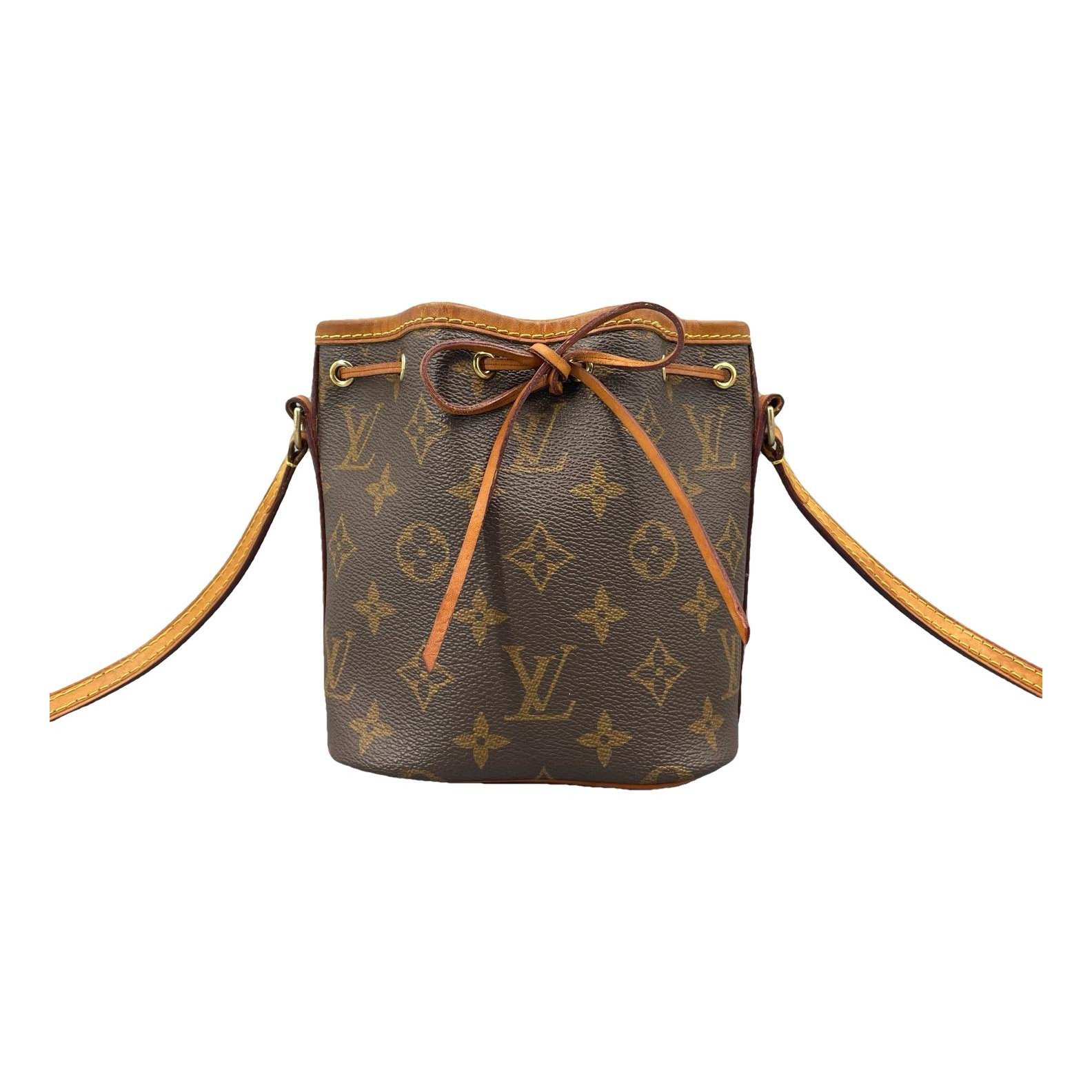Nano Noé leather handbag