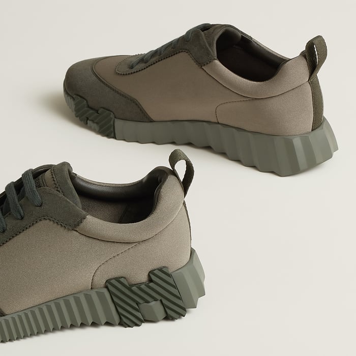 Bouncing Sneaker
