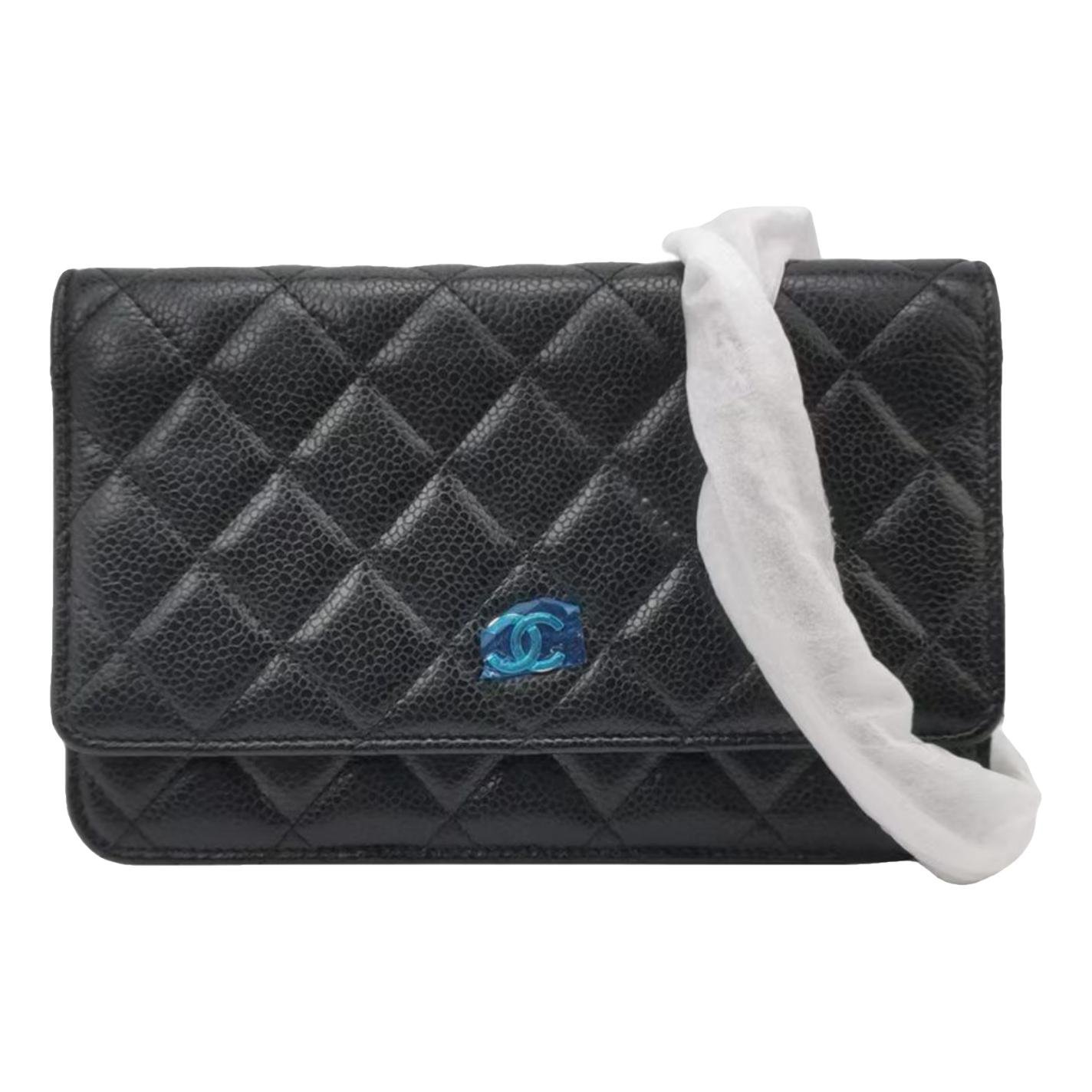 Wallet On Chain leather crossbody bag