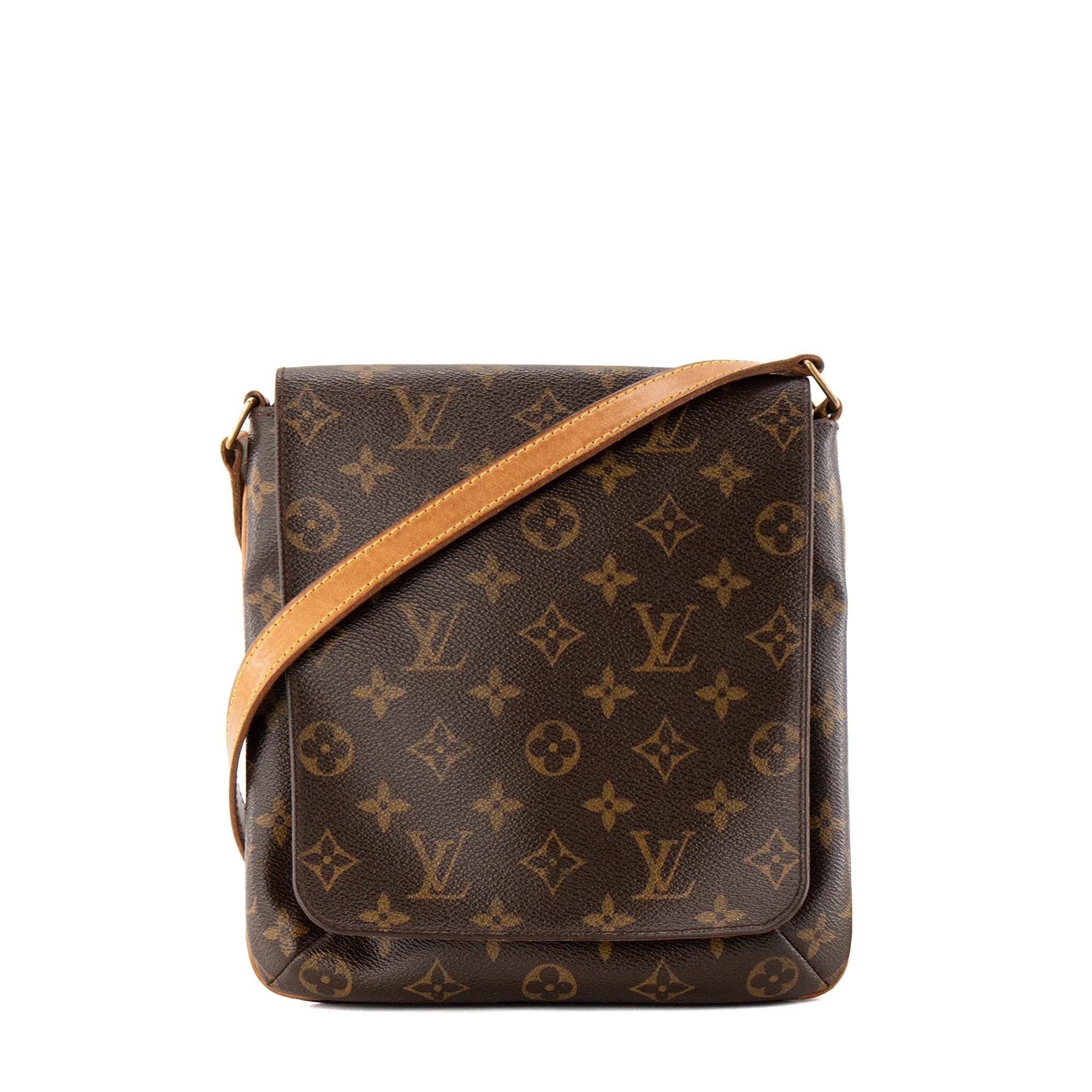 Musette leather bag
