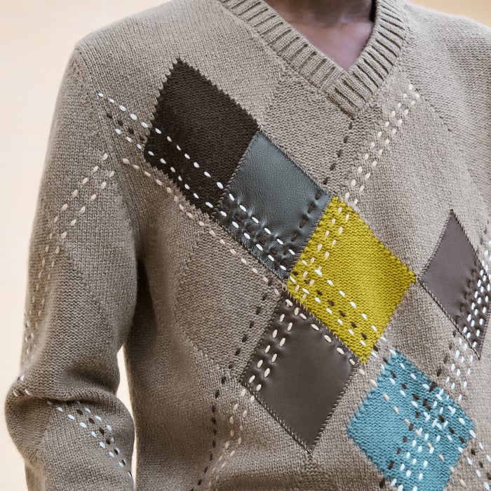 Tourbe Cashmere "Argyle Brode Cuir" V-neck Sweater