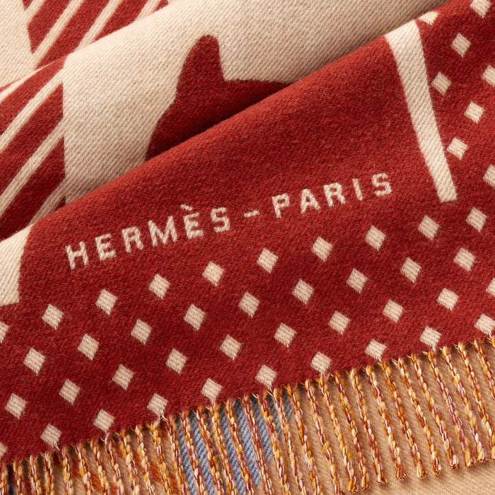 Les Objets Du Faubourg Blanket