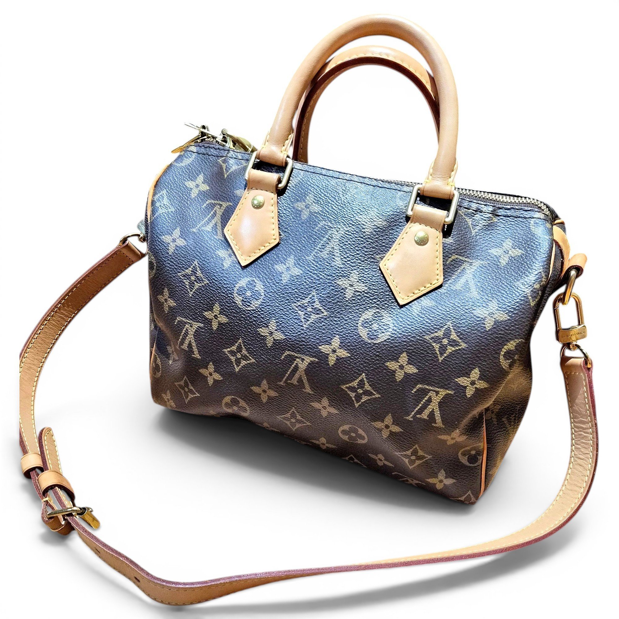 Leather travel bag