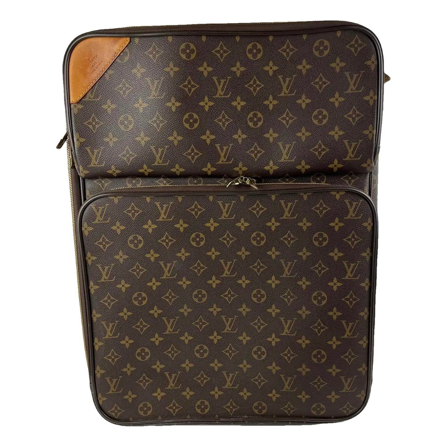 Leather travel bag