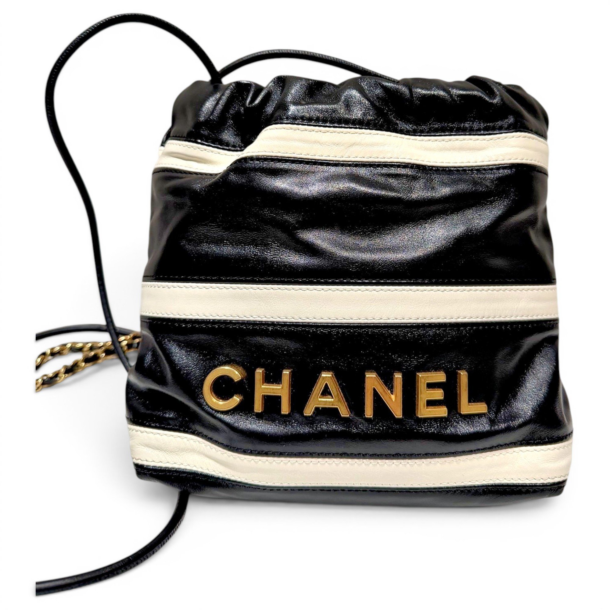 Chanel 22 leather handbag