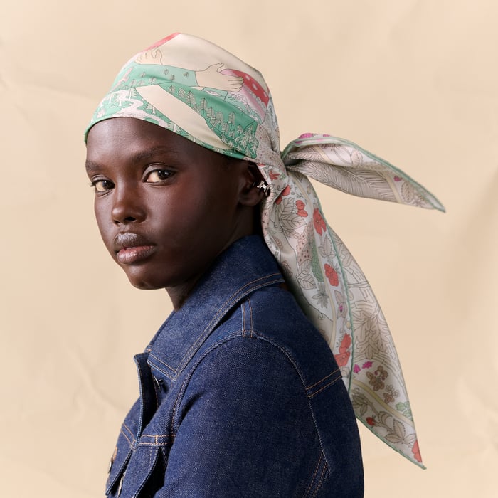 Dans Les Bras De Selene Scarf 90