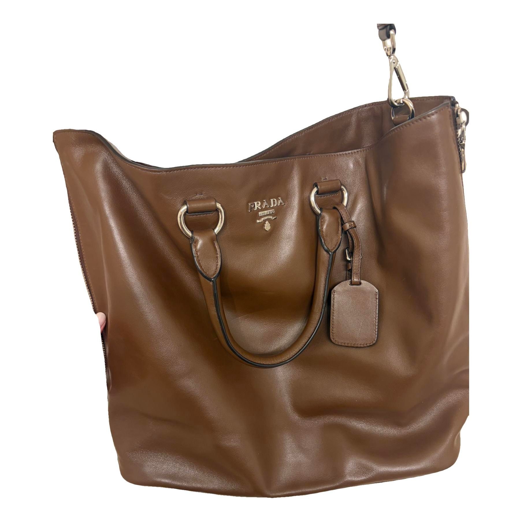 Monochrome leather handbag